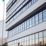 Fachada da sede da Polícia Federal em Brasília, simbolizando retorno após cassação de mandato.