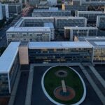 Vista panorâmica da Esplanada dos Ministérios em Brasília, representando vagas de emprego no Distrito Federal com salários até R$ 2 mil.
