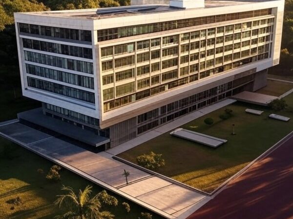 Edifício da Caesb em Brasília, simbolizando divulgação de resultados provisórios de avaliação em concurso.