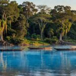 Vista panorâmica do Rio Tapajós na Amazônia brasileira, representando revogação de decreto de privatização após protestos indígenas.