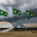 Fachada da Câmara Legislativa do DF em Brasília, simbolizando aprovação tardia de lei para exames em bebês com Down.