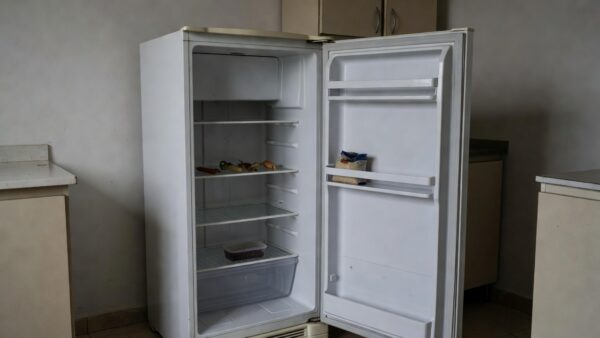 Despensa com alimentos básicos escassos no Distrito Federal
