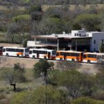 Ônibus de transporte gratuito para restaurantes comunitários no DF durante paralisação
