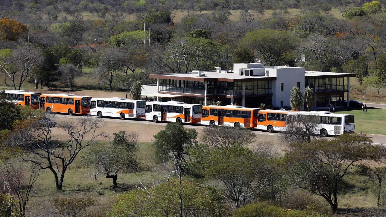 Ônibus de transporte gratuito para restaurantes comunitários no DF durante paralisação