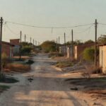 Comunidade periférica no DF com infraestrutura precária durante ação assistencial
