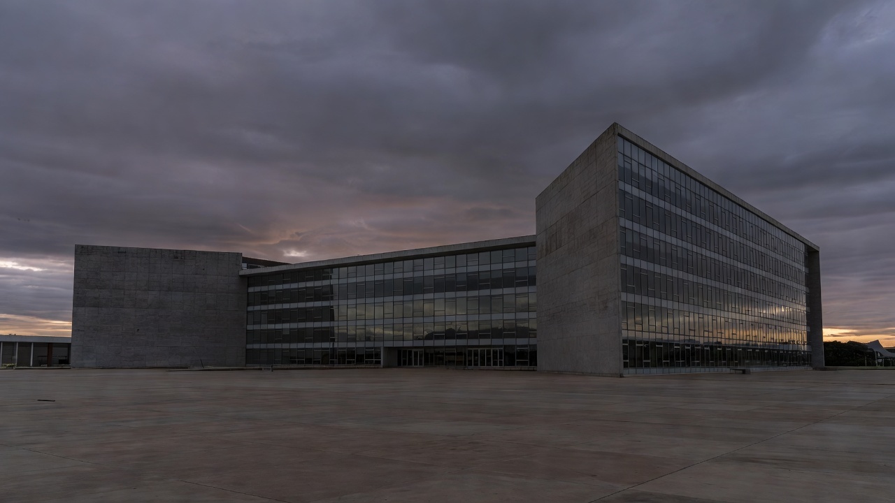Fachada da Câmara Legislativa do DF em Brasília, conselho para idosos
