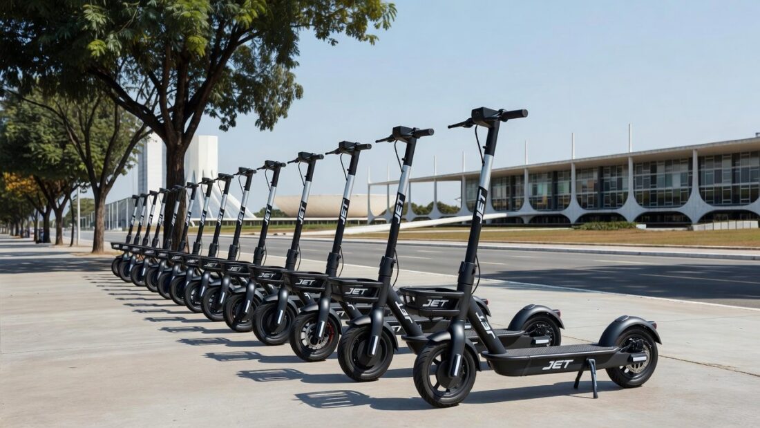 Patinetes elétricos da JET em área urbana de Brasília, Distrito Federal