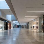 Centro comercial em Brasília representando o setor de comércio do DF